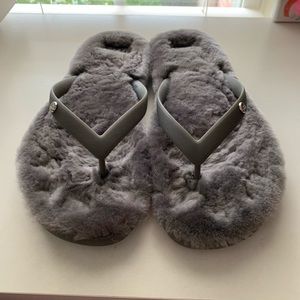 Never worn UGG Fluffie II slip slops - 9